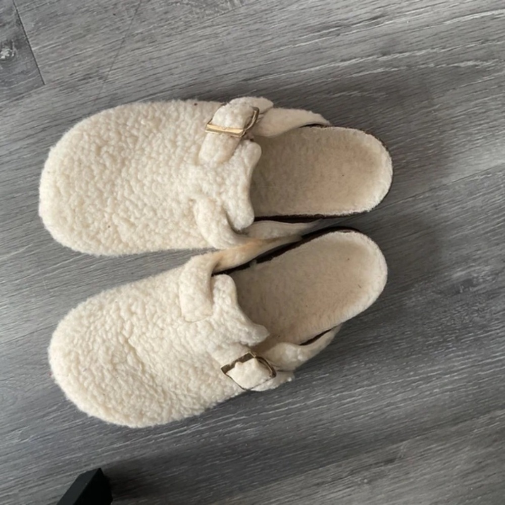 Cozy Cream Shearling Sandals